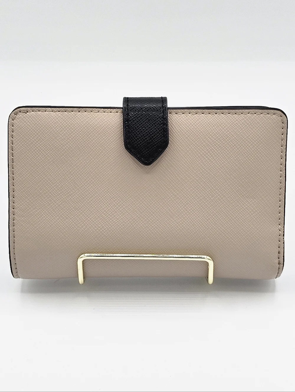 KATE SPADE Black and Beige Colorblock Compact Pebbled Leather‎ Wallet